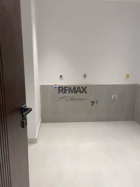 12 857a970a-cd2a-4a8f-bd7d-c798d8545c82. jpg