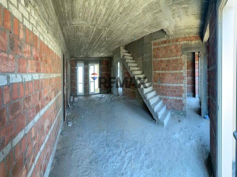 6 e8ecbcfc-9687-4906-9f6e-06d5e1e3b39b. jpg