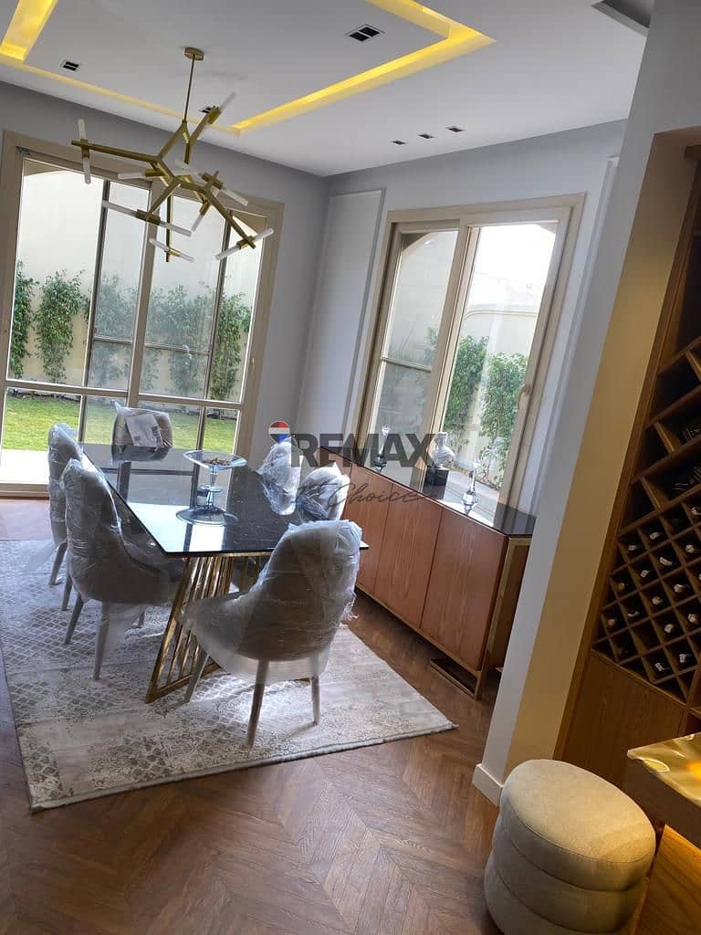 10 94d42444-9da7-4d11-ae38-673cbc705816. jpg