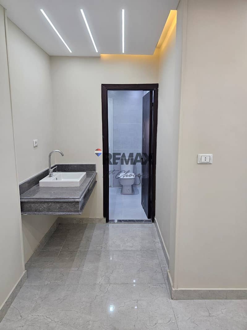 16 27ea34ad-c1c5-4c9b-abc8-343a331d3aa5. jpg