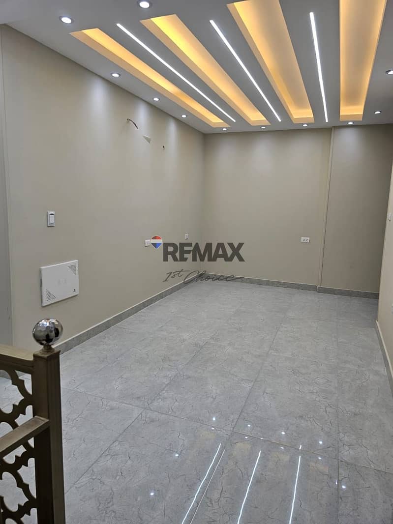 25 ec3ef05c-02a7-4b11-8629-862090012584. jpg