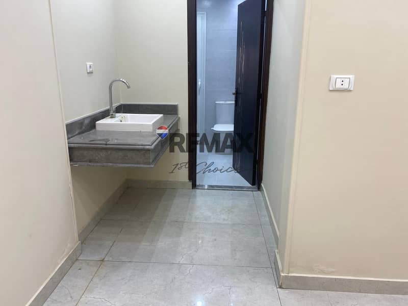 34 5851d7b4-9b80-4d60-ba3c-3215129c9759. jpg