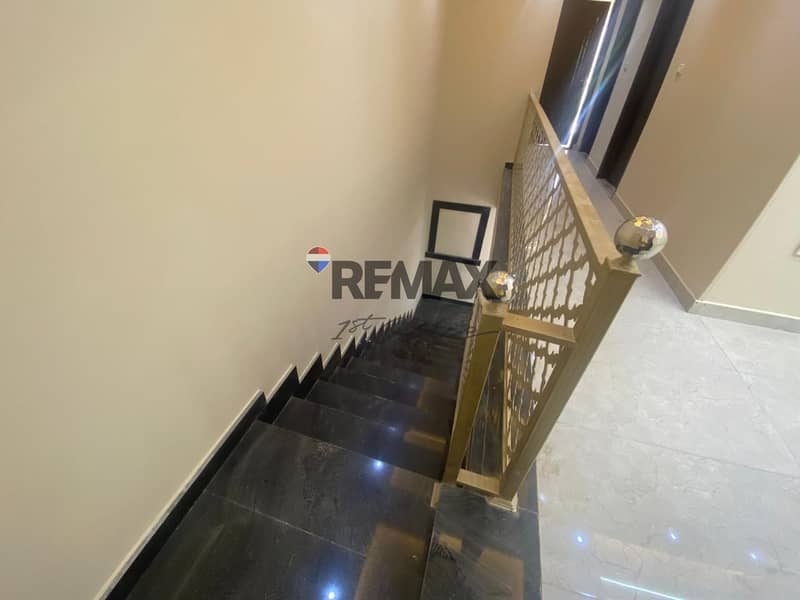 37 f2ce4ea6-2844-4d59-bbf9-352b67ae5cc5. jpg