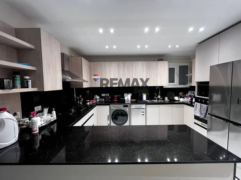 9 9a4c3050-bf05-4027-a970-3c625b99ea82. jpg