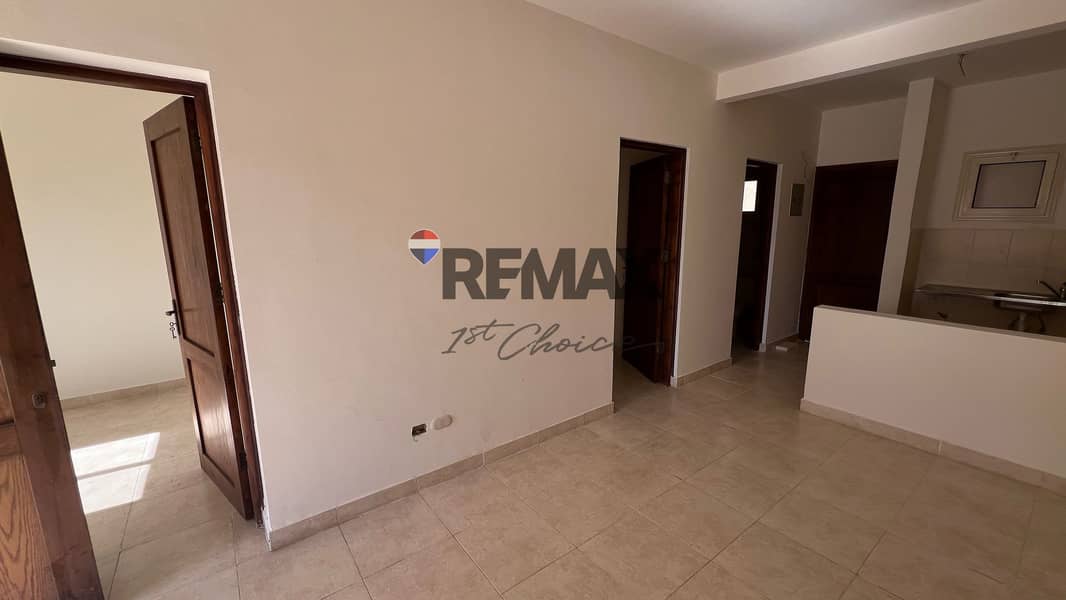 5 79853ff0-8b67-4a86-aa50-cb2927d10f4a. jpg