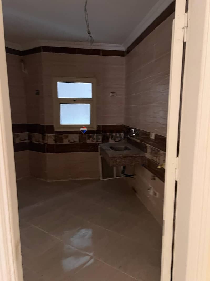 13 128d48aa-f945-48f5-b6fc-a074d8afa3a2. jpg