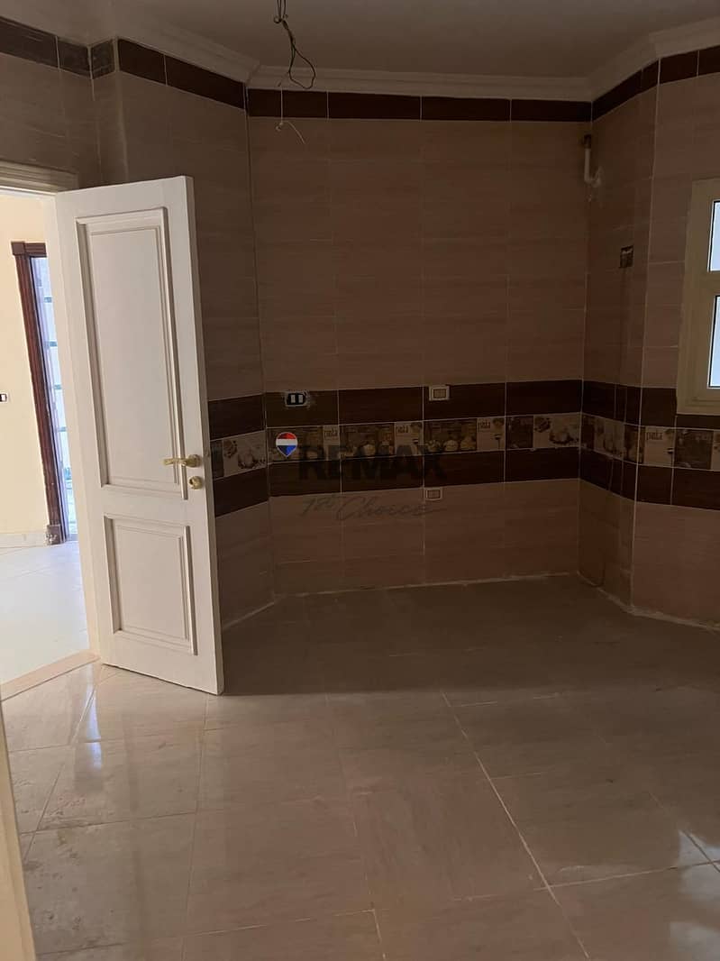 14 33feb30f-7d00-4708-8f4c-cbe8f95c8080. jpg