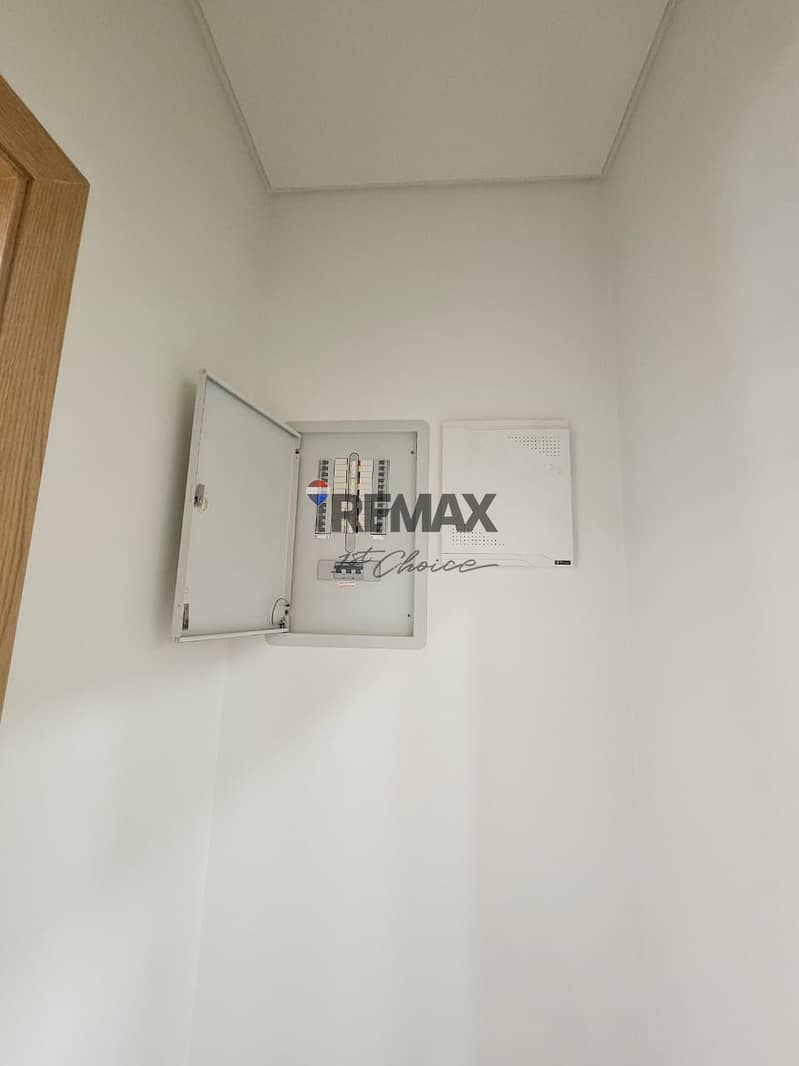 10 69a93440-1b4d-4065-aebf-3bf3558f9d4e. jpg