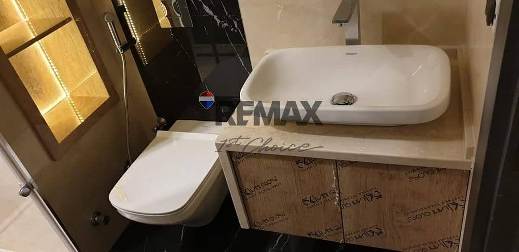 23 0b00e23a-02ee-46fd-a0e9-1d8c93a0da64. jpg