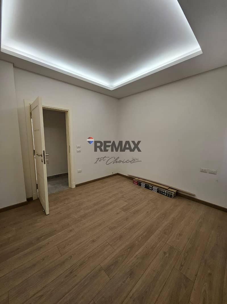 12 949fec7a-7a51-4900-8a5e-5b7488459e4e. jpg