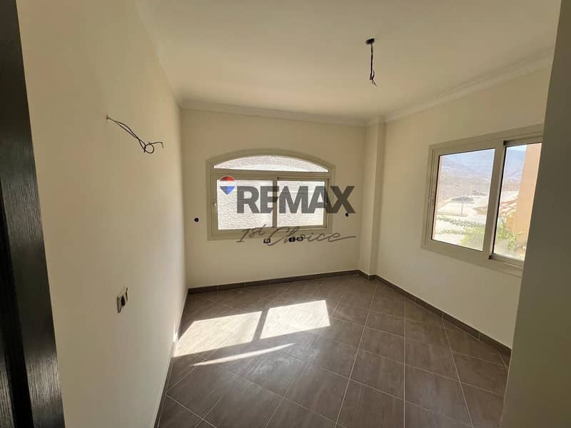 11 4772c266-ebf7-4a19-8490-cbad8f70eab6. jpg