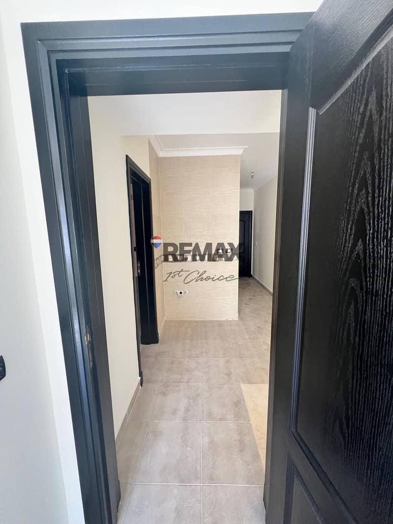 18 d96a00c7-df14-4e11-a9f8-7702e9b6f73e. jpg