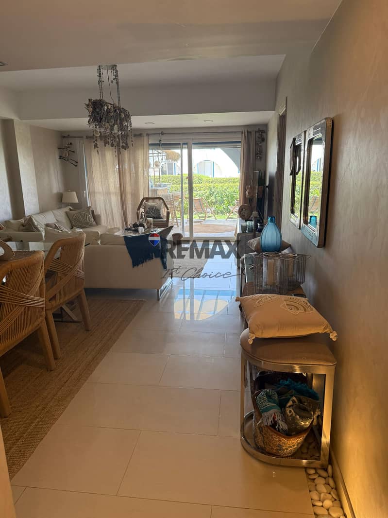 7 cd504842-1a5b-4099-b3bc-e108268fbfe3. jpg