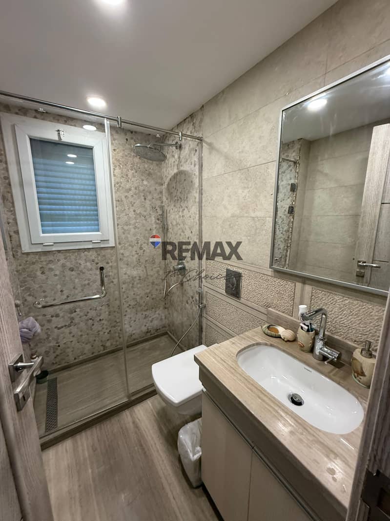 15 7aecc042-1285-43c3-92c5-1a3c59cf581d. jpg