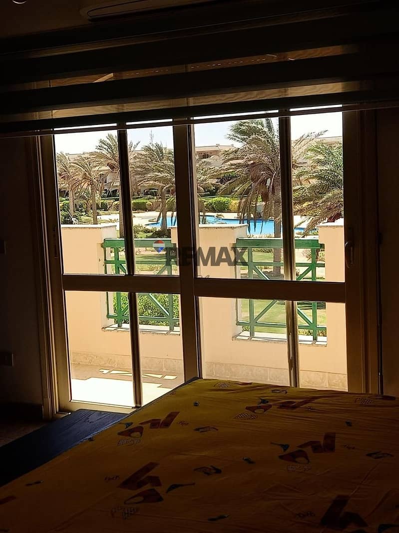 12 81b7e955-5ece-43e4-a381-4245552bcf0c. jpg