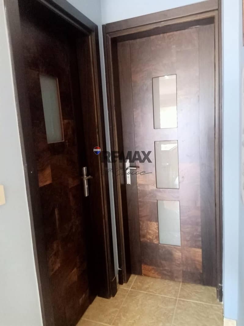 16 301726b5-5a1d-4a75-9478-950b11a9b292. jpg