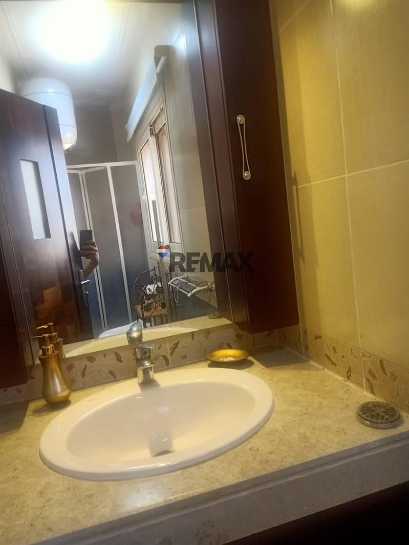 30 c2d5f176-f6ef-45ef-b74f-054e7cbcb75b. jpg