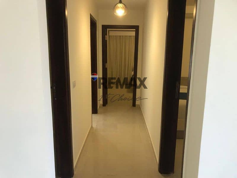 10 4156791c-d25f-4e6b-b0db-63b7a1c70449. jpg