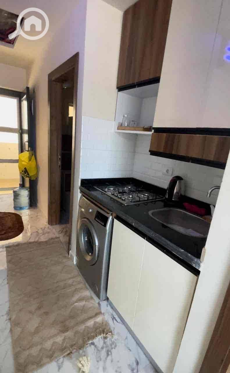 7 b93af7d8-9a3f-4b2d-b690-d6ff8bdd30ba. jpg