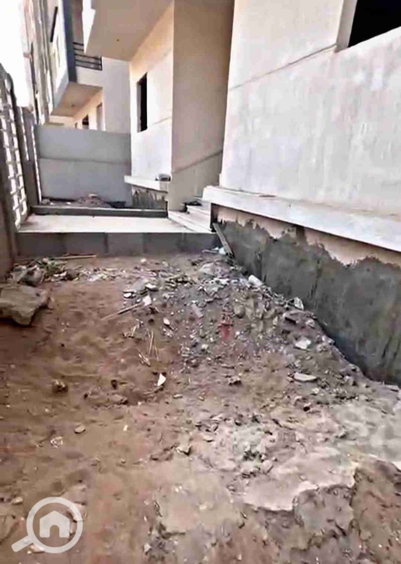 4 Picsart_25-11-24_10-27-43-339. jpg