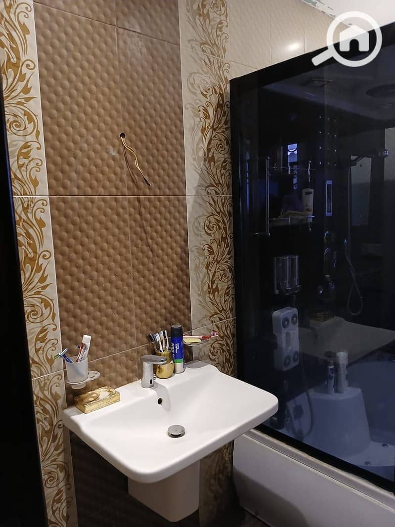 22 0784db28-4d28-40e4-a3ea-21102fd92922. jpg