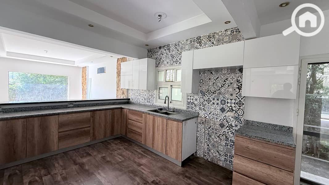 3 fe514d49-a8c8-4f7a-8e8f-7a6b91c74ee2. jpg