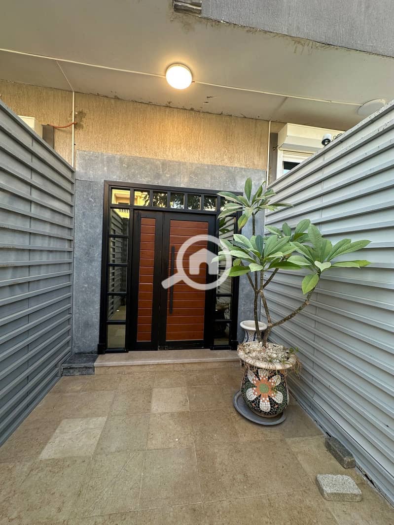 6 b1589ad2-defe-45d3-a186-e8c558f7a78f. jpeg