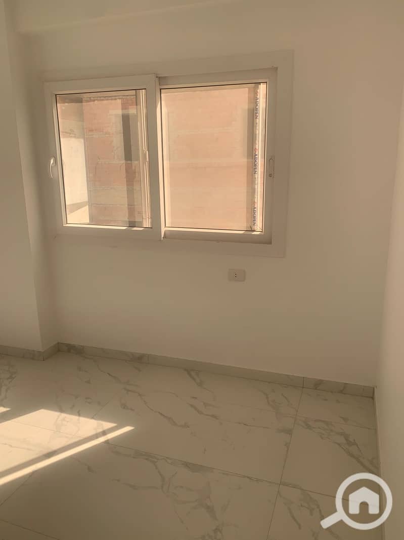 10 1618ef56-df31-45bb-a1e0-c3f98a3d5973. jpg