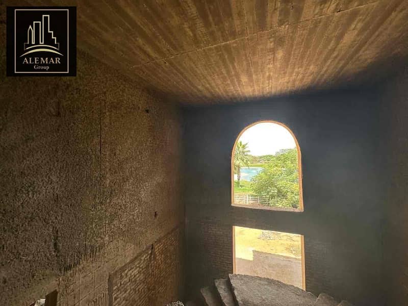 2 63335f9c-18b2-40b6-8da0-7ca5a80e6569. jpg