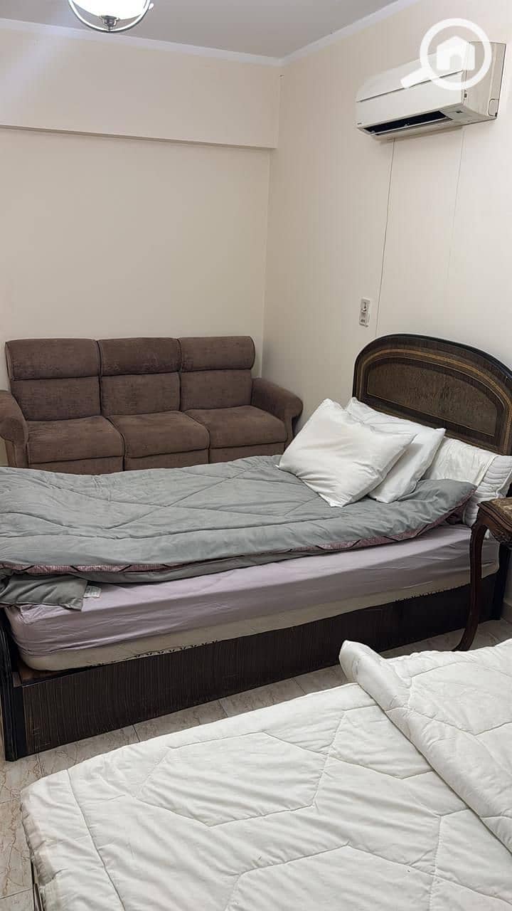 4 4fb5db66-84f3-485a-b126-d24c47b8b236. jpeg