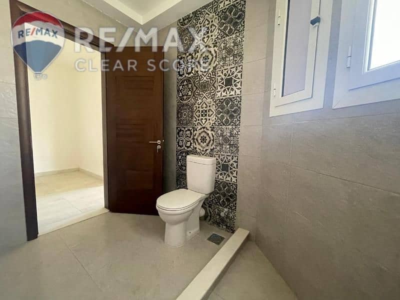 12 eb300b29-6c26-4e7d-96f7-b8c013ba8cfa. jpg