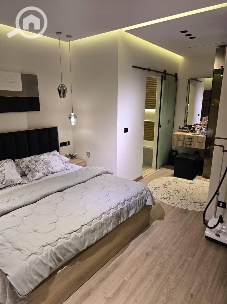 4 6d8024e9-9b63-4103-9a2b-d0d1e59cb973. jpg