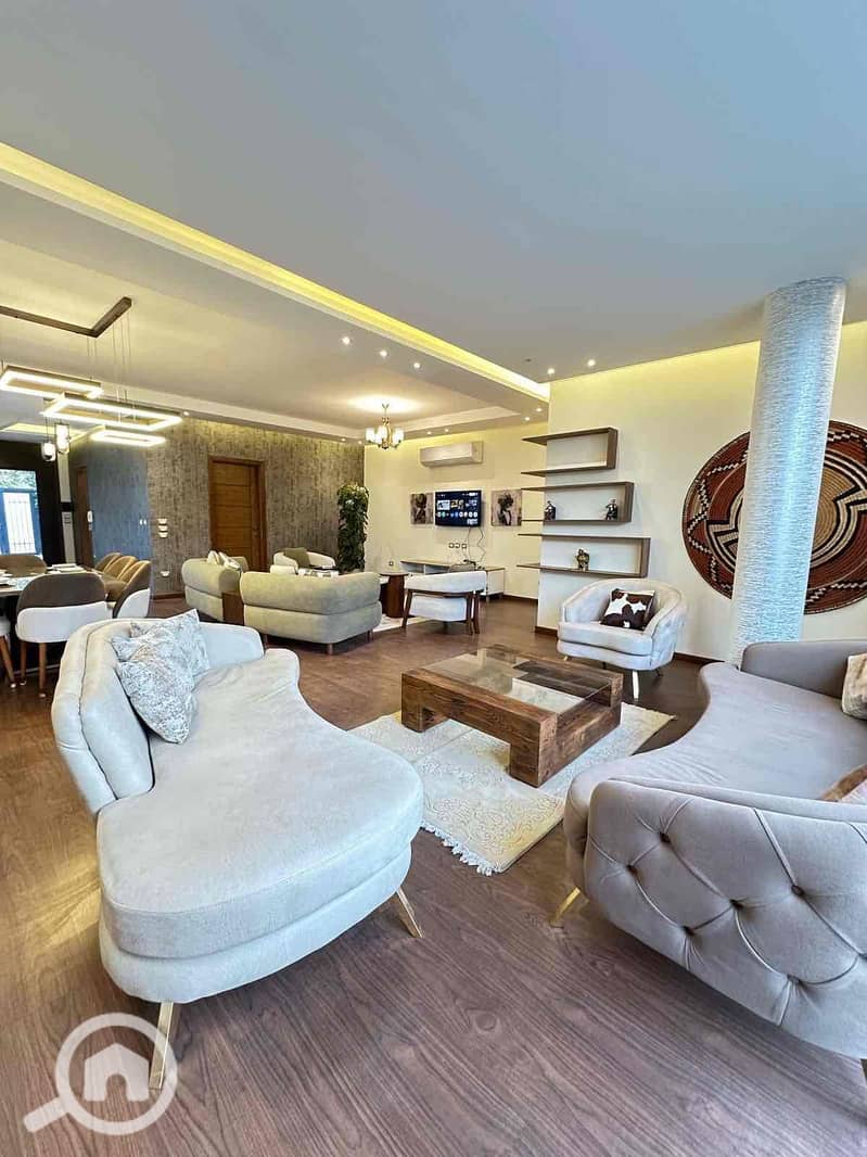 2 32bb38bc-818f-4474-bb28-c2fd893dec68. jpg