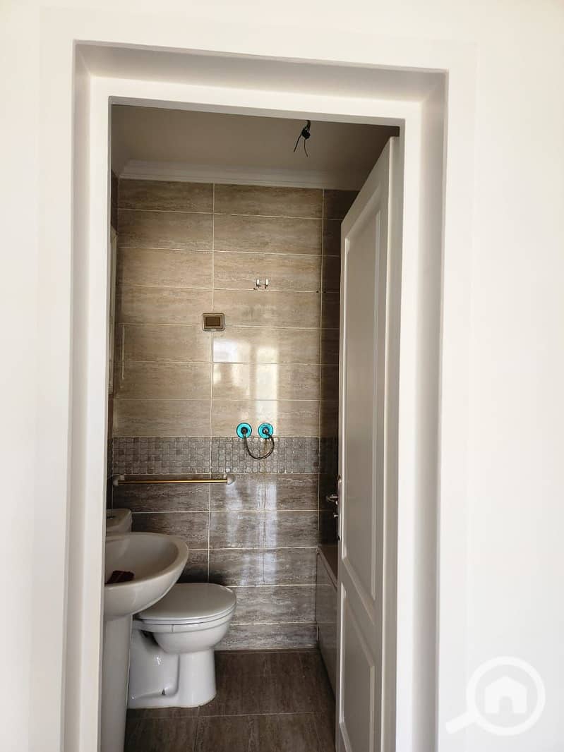 4 7d99e5cb-630f-49c8-8809-9650a2e630a9. jpeg