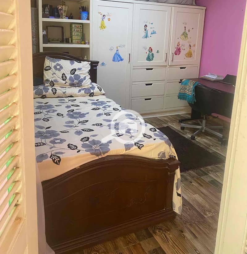 8 ae3e9bb8-8db6-435c-8d38-c3a256e009f1. jpg