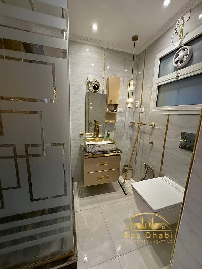 12 b0d4d920-09df-4117-a0c3-d6c32cb0f02e. jpg