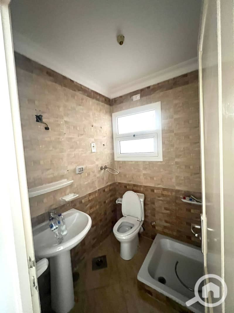 4 16ae6d19-7efa-4275-b736-ad3bc42c572a. jpg