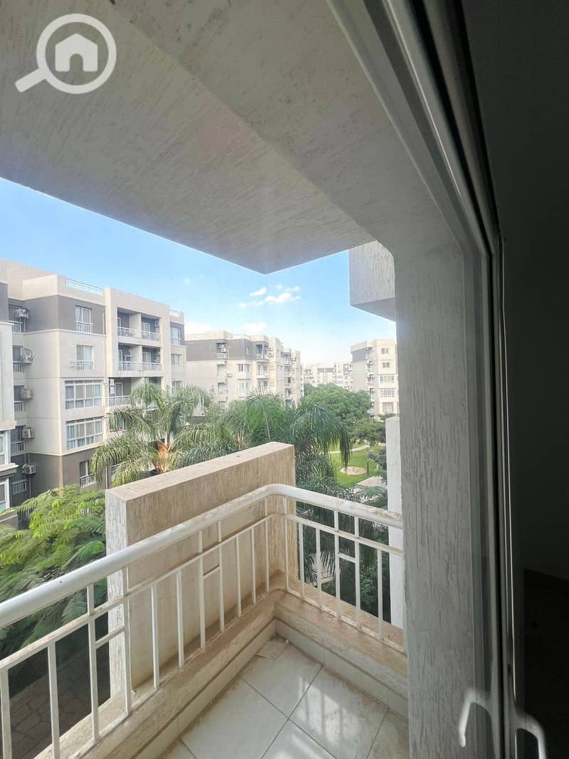 10 ebfdff6e-dd4e-4133-997b-9a357a211060. jpg