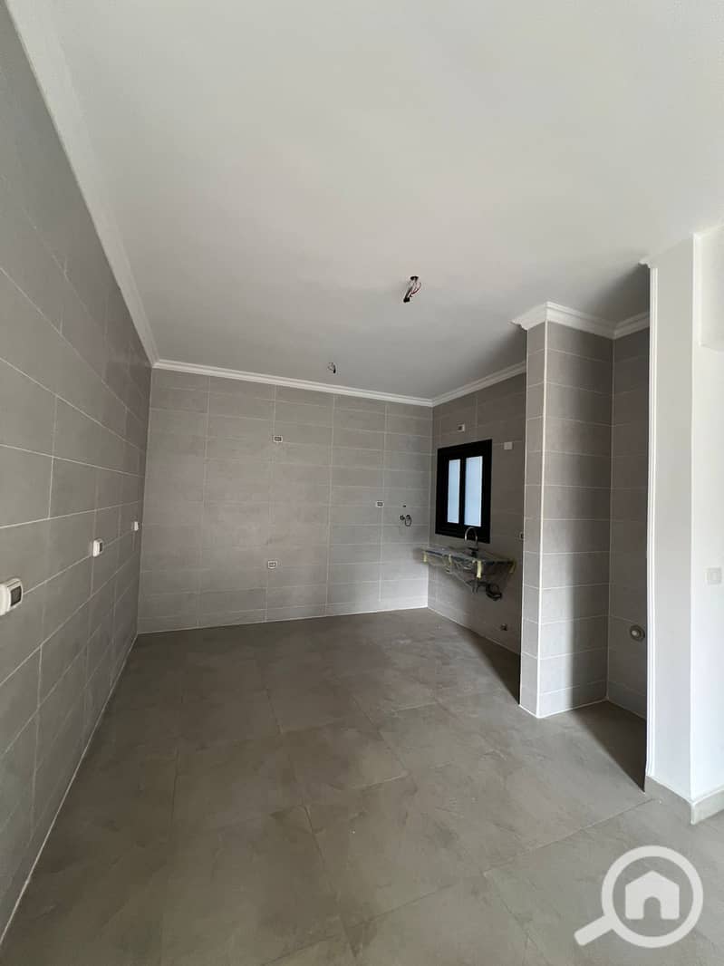 3 0725ac3c-93f9-4e5a-b28f-2df70e3d5f01. jpg