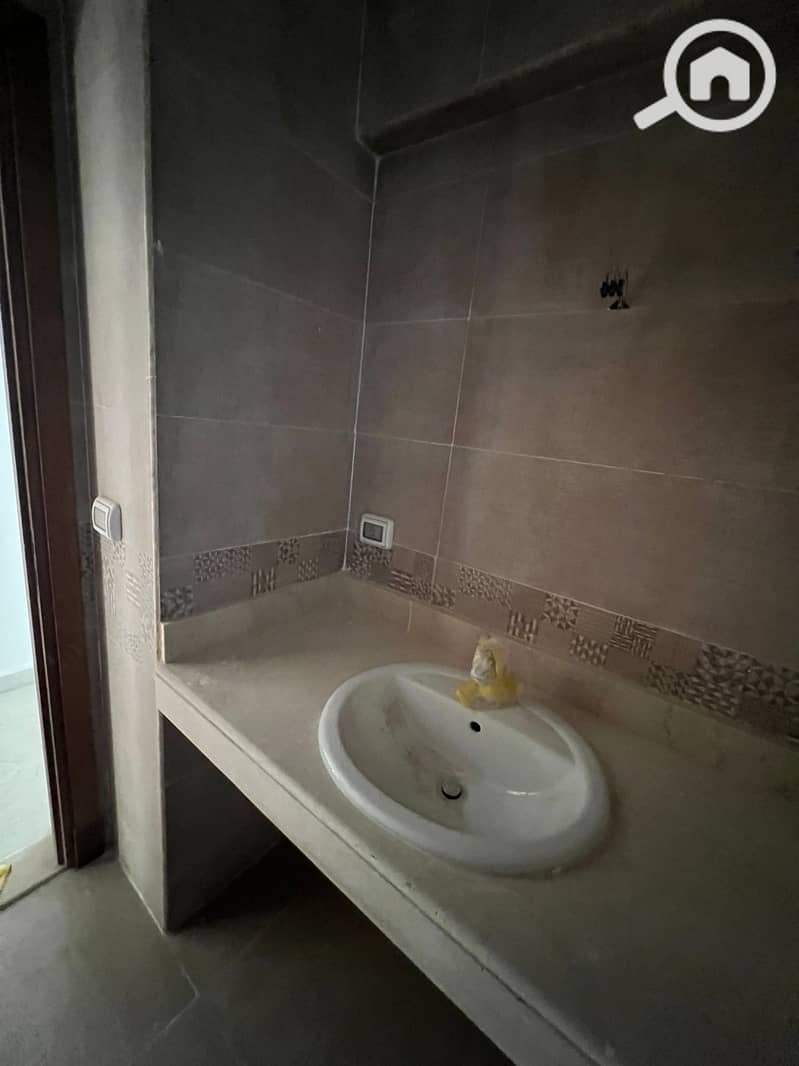 10 5e027471-7ac7-4bdf-b3a3-a02440cbe831. jpg