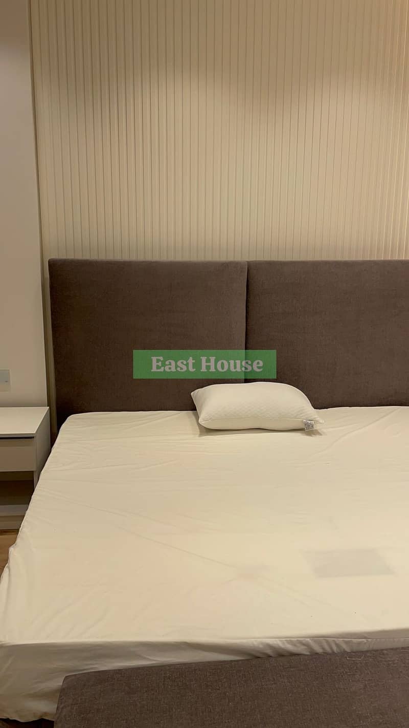 10 892b54a8-e923-4ecd-ba79-636285c5b727. jpeg