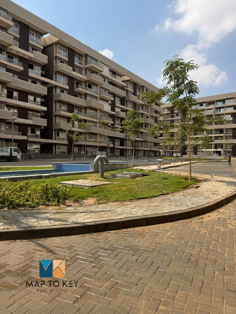 2 b4e31106-28ca-4a2d-9ca1-fc657e8a2d5d. jpg