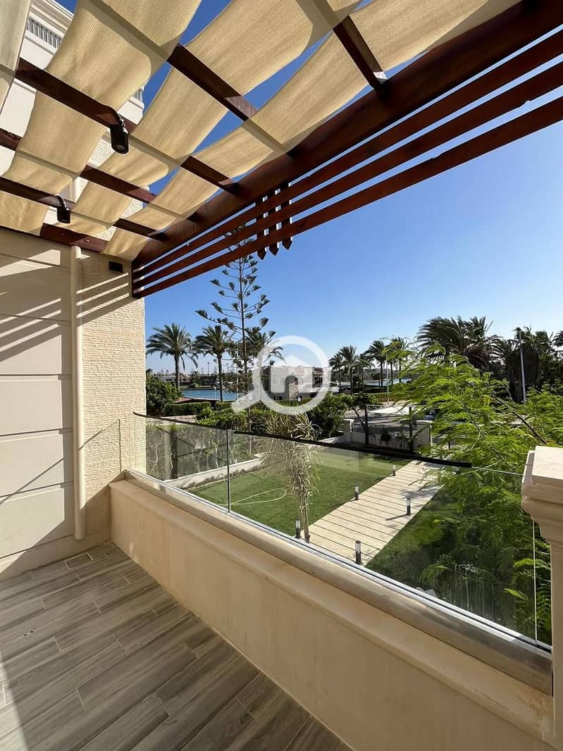 8 698c972d-2832-4387-8568-4f931681f74f. jpeg