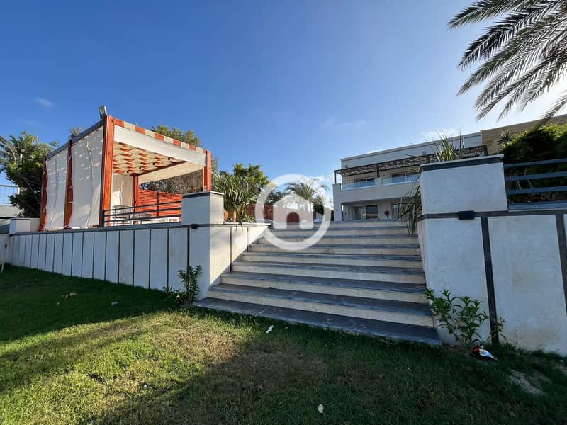 13 569798c0-be05-48b7-9009-f652bdfcae83. jpeg