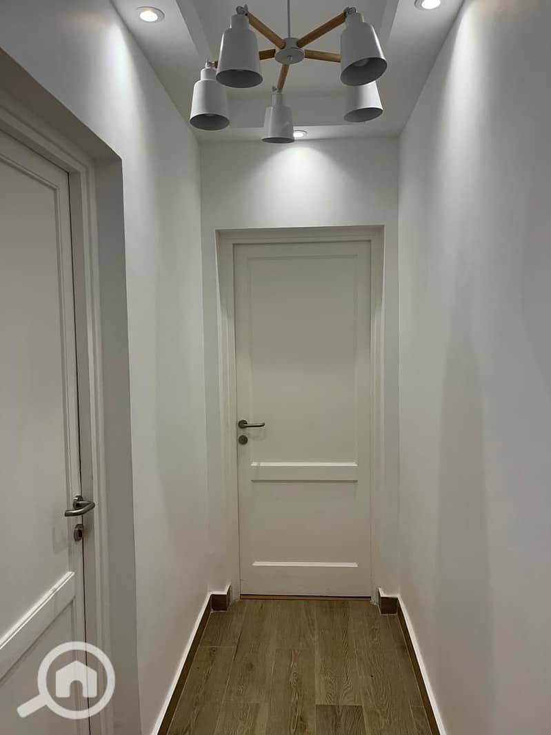 8 d05ec6f4-98af-45fc-b764-62b11f49b04c. jpeg