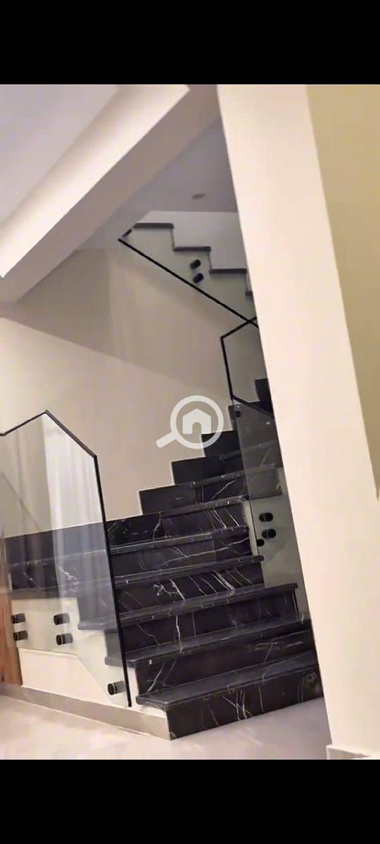 5 46f7f06c-bb65-4094-b1a1-54ac04a12ad2. jpeg