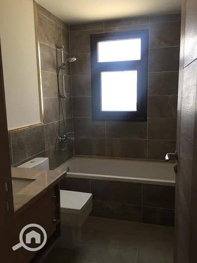 10 3129fda7-fe48-445d-a7e6-286bea2c6f81. jpg