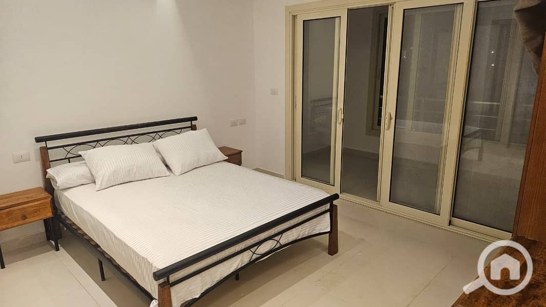 4 5b2aad0e-edba-41cb-aea4-8763d41b7ca9. jpeg