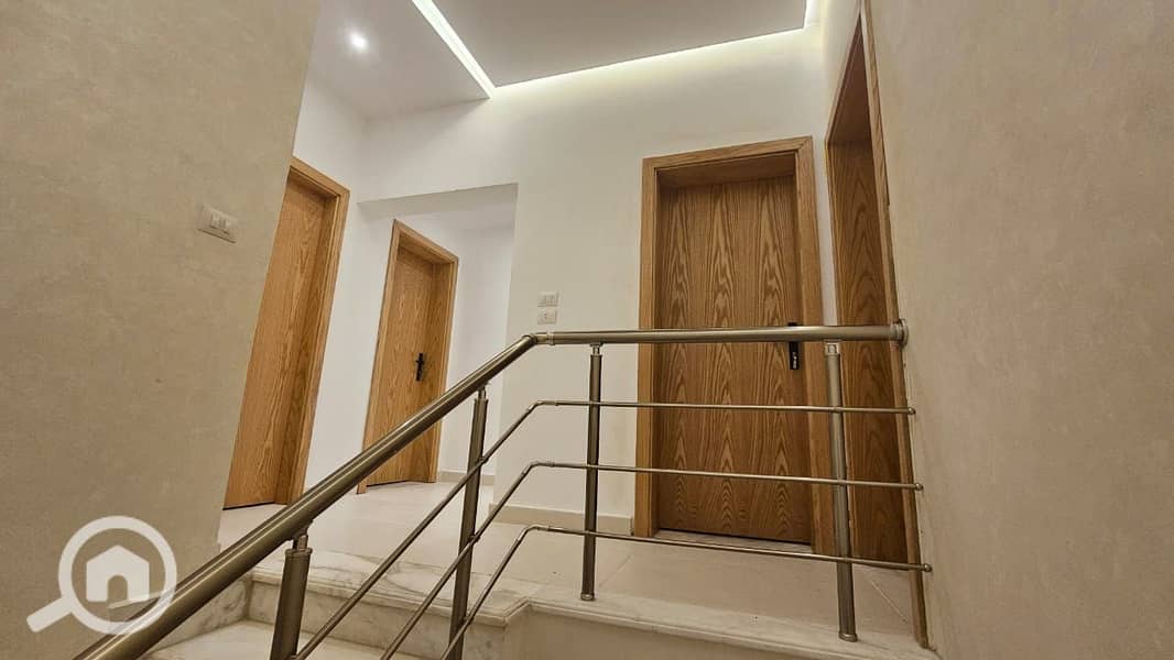 13 395a8e0a-198f-4d92-82be-e185df279267. jpeg