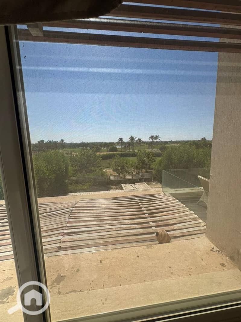 12 d920fd07-3cb5-41b5-b4af-516934bc9ea6. jpeg